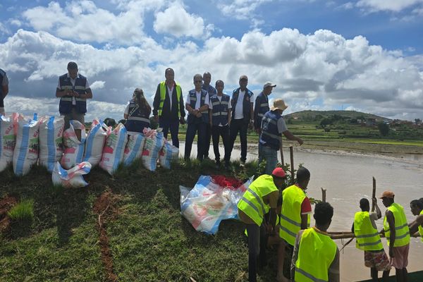 Rupture de la Digue d’Ambohimirary à Ampitatafika : L’APIPA Mobilisée pour Aider la Population