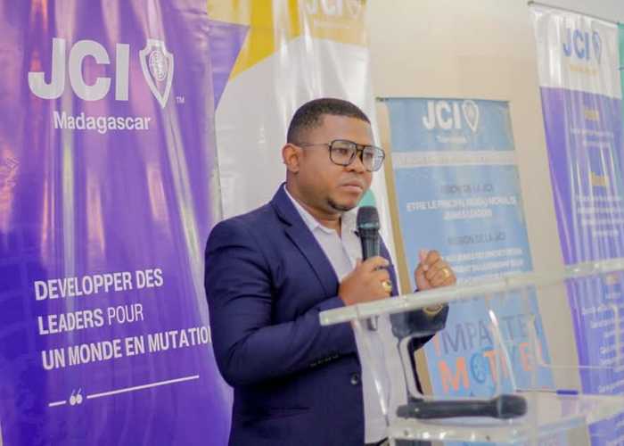 Le Gouverneur P.i Andry RAKOTOVAO adresse un message fort aux jeunes de la JCI Toamasina.