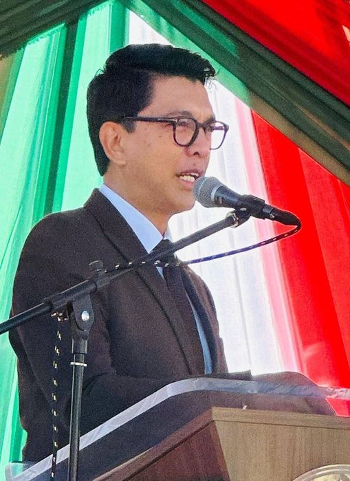 Andry Rajoelina appelle les Malgaches à hisser le drapeau national en signe de patriotisme 