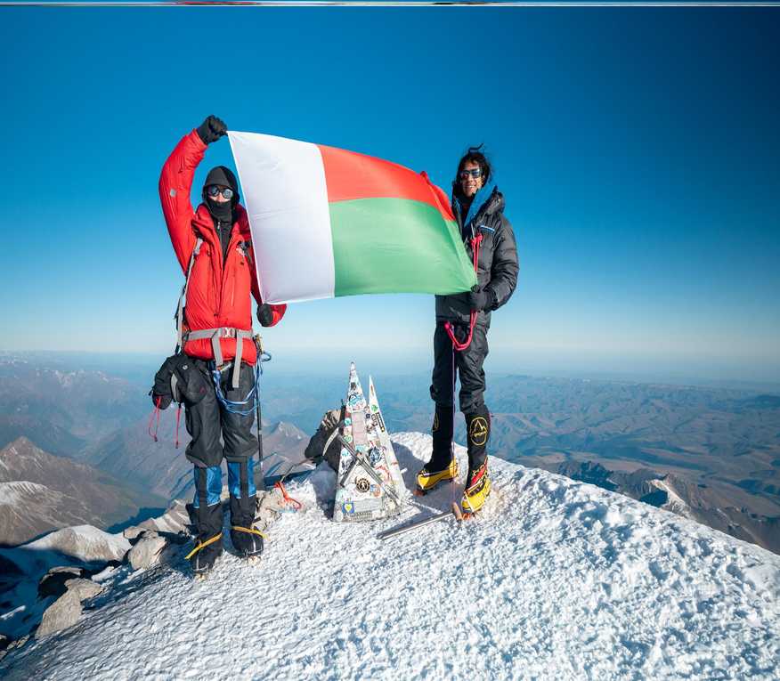 Une date, deux exploits : la Génération Z entre révolution et ascension du Mont Elbrouz